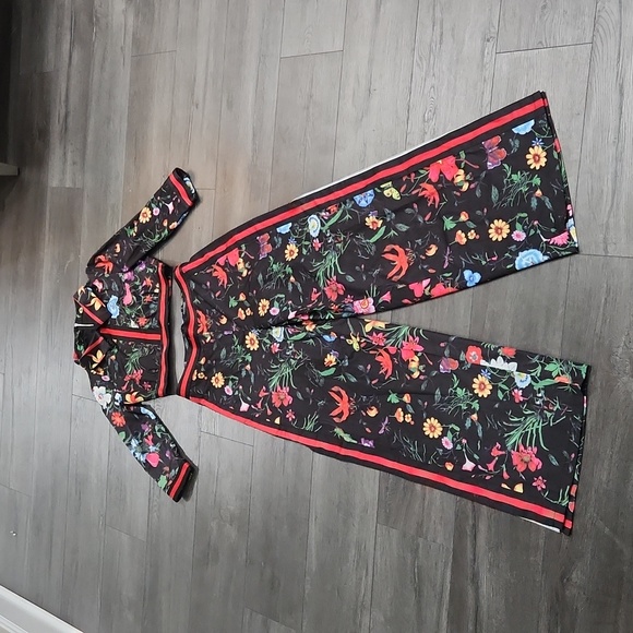 Fashion Nova Black Floral 2 piece pants  with crop top size S - Picture 2 of 11